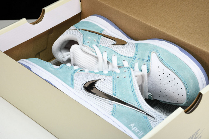 april skkateboards x nk sb dunk low fd2562-400